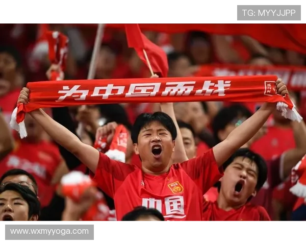 国足逆转取胜全场沸腾 球迷高唱欢歌见证球队奋勇拼搏精神 国足逆转取胜全场沸腾 球迷高唱欢歌见证球队奋勇拼搏精神